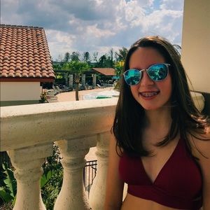 Meet your Posher, Ava